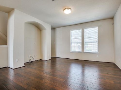 2140 Mcparland Ct, Carrollton TX 75006-2911 exterior