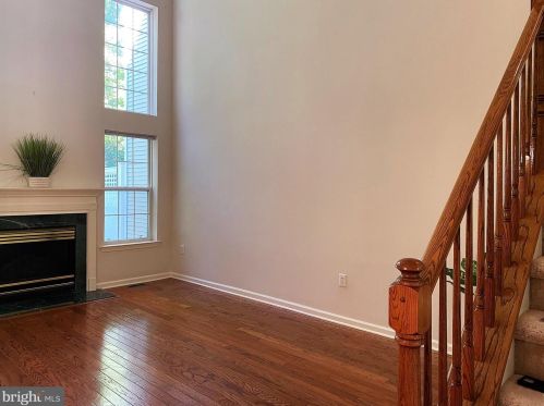 8 Burr Dr, Princeton NJ  08540-1950 exterior