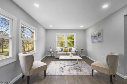 4 Mobus Ln, Warren, NJ 07059-7110