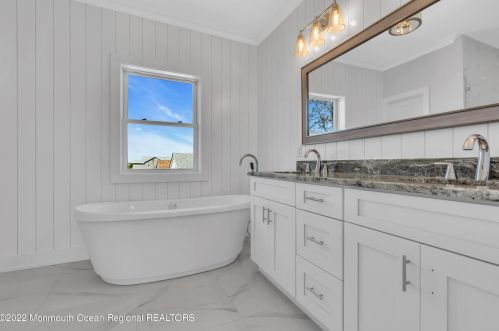 19 Sturgis Rd, Lavallette NJ 08735-2843 exterior