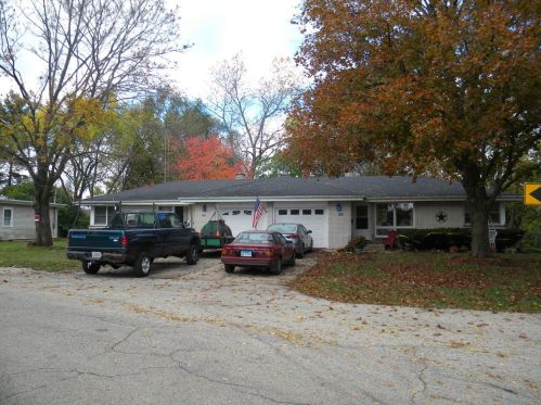 906 David St, Antioch, IL 60002-1210