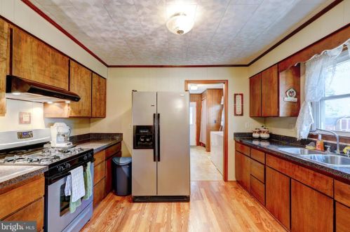 212 School St, Fruitland, MD 21826-1606