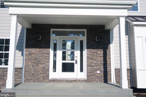 7016 Ridgeway Dr, Springfield VA  22150-3028 exterior