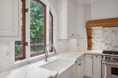 1011 Byrnwyck Rd, Atlanta GA  30319-1665 exterior