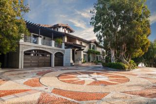 8426 Skyline Dr, Los Angeles CA  90046-1041 exterior