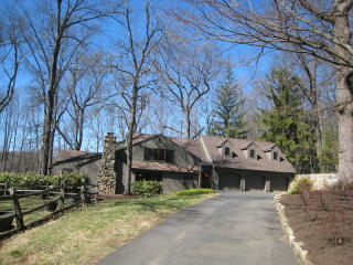 42 Ironia Rd, Mendham, NJ 07945-3128