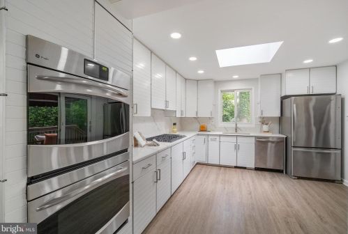 1524 Red Oak Dr, Silver Spring MD 20910-1549 exterior