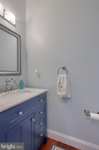 3 Twin Oaks Holw, Lancaster PA  17601-2234 exterior