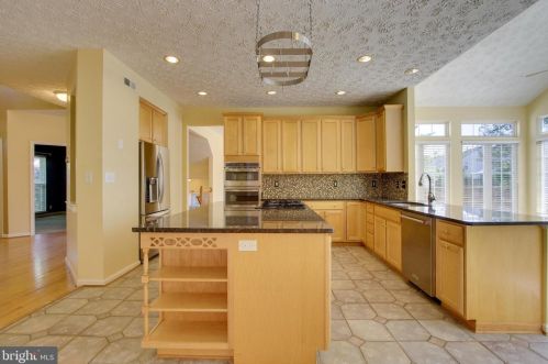 8211 Black Diamond Ct, Riviera Beach, MD 21122-3862