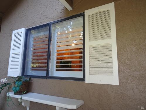 195 Bighorn Ct, Vacaville CA  95687-3438 exterior