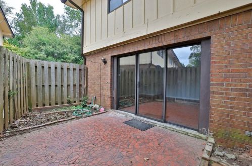 2560 Bradford Sq, Atlanta GA  30345-1339 exterior