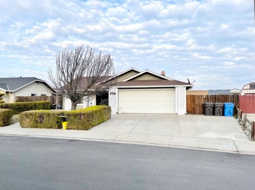535 April Way, Manteca, CA 95336-3240