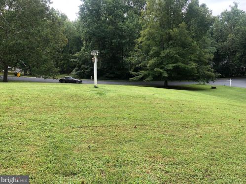 2890 Spg Lk Dr, Davidsonville MD 21035-1230 exterior