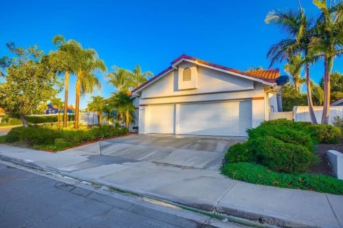 4983 Lassen Dr, Oceanside, CA 92056-5429
