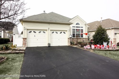 2 Isabella Dr, Lakehurst, NJ 08759-6038