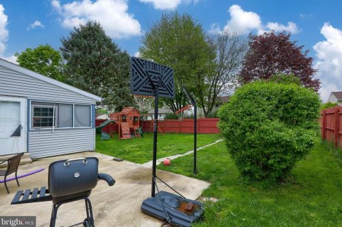 3074 Todd Ln, Lancaster PA  17601-1352 exterior