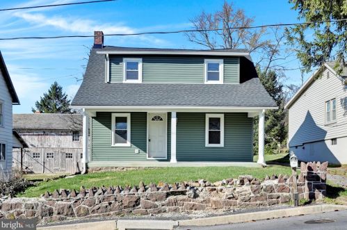 12 Ridge Ave, Ephrata, PA 17522-2547