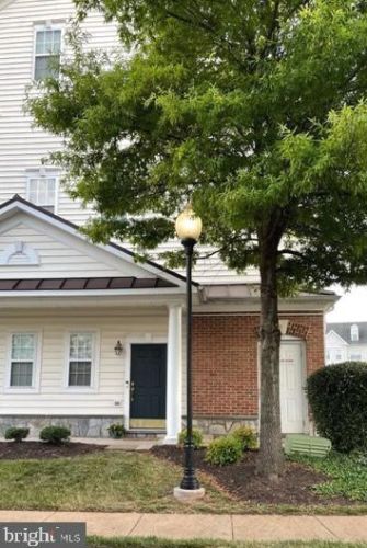 6801 Sabbarton Pl, Gainesville, VA 20155-6226