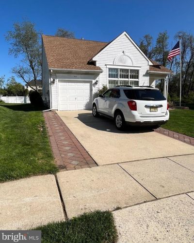 211 Homestead Cir, Columbus, NJ 08022-1073