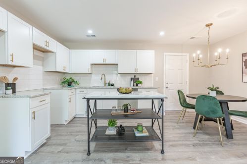 5864 Ronnie Dr, Rex GA 30273-1059 exterior