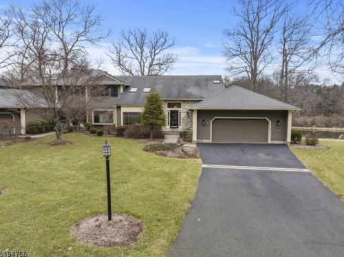 40 Hunters Cir, Lebanon, NJ 08833-4397