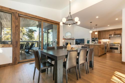9234 Heartwood Dr, Truckee CA  96161-5210 exterior