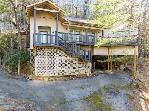 1158 Black Branch Rd, Rabun Gap, GA 30568-0025