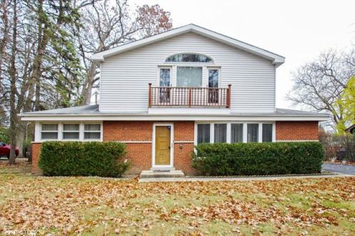 615 Harms Rd, Glenview, IL 60025-3438