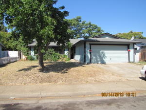 3840 Apollo St, Redding, CA 96002-3440