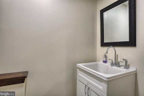 2122 Walnut Bottom Rd, Carlisle PA 17015-9122 exterior