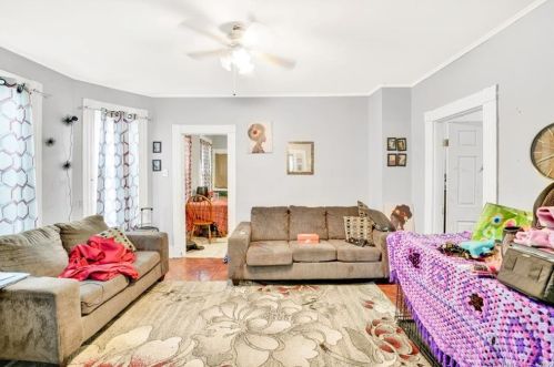 45 Farm St, Waterbury, CT 06704-3602