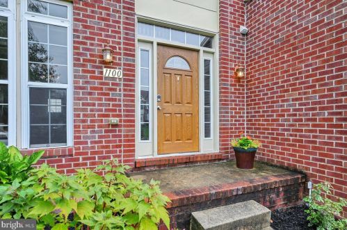 1100 Cranberry Ln, York, PA 17402-7943