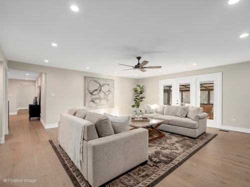303 Waterford Dr, Willowbrook IL  60527-5463 exterior
