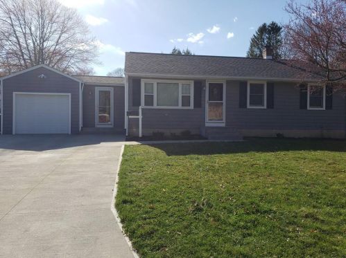 10 Lantern Ln, Coventry, RI 02816-5209