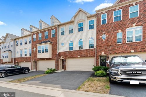 7053 Kona Dr, Gainesville, VA 20155-3324
