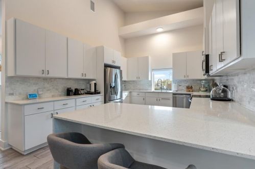 5008 Baker St, Austin TX  78721-1511 exterior