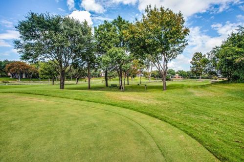 2702 Peach Tree Dr, Carrollton TX 75006-4735 exterior