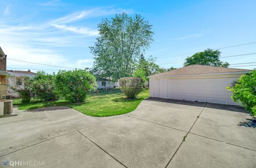 8632 Olcott Ave, Niles IL  60714-2022 exterior