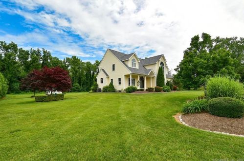 18 Lindsay Ln, East Windsor, CT 06016-9746