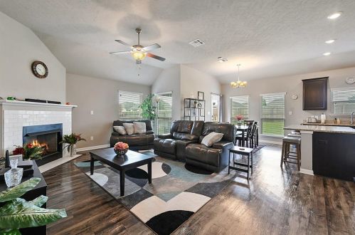 2059 Positano Loop, Bryan, TX 77808-5439