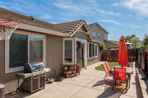 5623 Loyalty Way, Elk Grove, CA 95757-1649