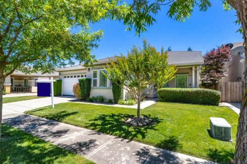1525 Leah Ct, Valley Home, CA 95361-7632