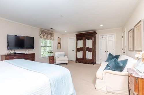 31 Mooregate Sq, Atlanta GA  30327-1539 exterior