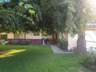 1716 Santa Fe St, Visalia, CA 93292-4936