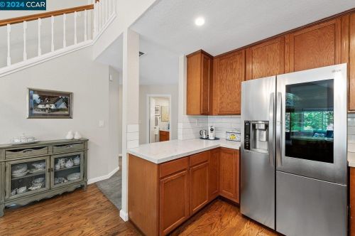 361 Oak Valley Dr, Vacaville, CA 95687-5102
