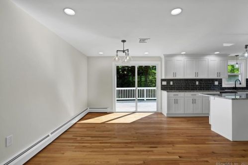 19 Mohawk Cir, Windsor CT  06095-2656 exterior