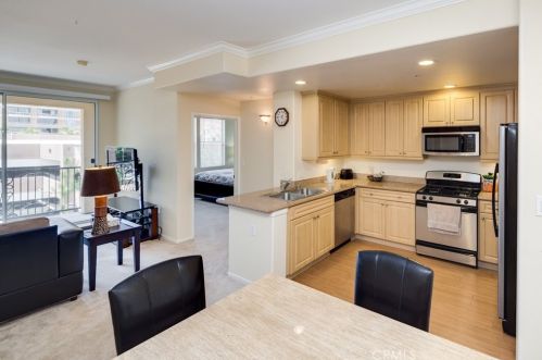 2313 Watermarke Pl, Irvine CA  92612-7688 exterior