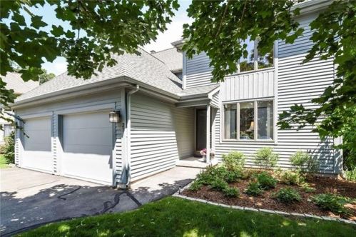 23 Macintosh Ln, Glastonbury, CT 06033-2497