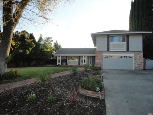 179 Cheyenne Dr, Vacaville, CA 95688-2435