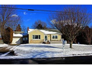 17 Brookdale Rd, Middletown, RI 02842-6203